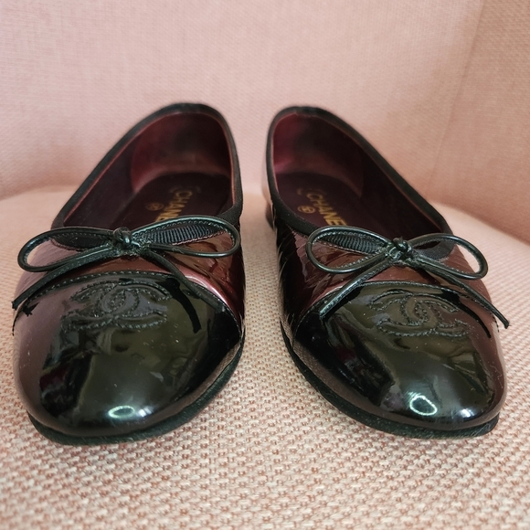 Authentic Chanel Patent Leather Ballet Flats 35 - Picture 3 of 12